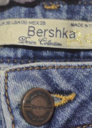 Трендовые голубые джинсы bershka ( турция), укороченная модель.4 фото