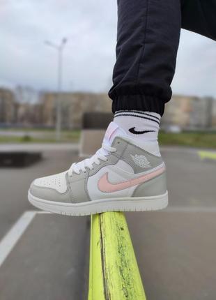 Женские кроссовки nike air jordan 1 retro high grey/pink10 фото