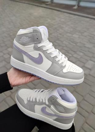 Женские кроссовки nike air jordan 1 retro mid grey violet