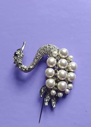 Брошь металл кристаллы имитация жемчужин