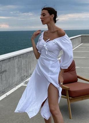 Жіноче біле довге хлопковое плаття з вишивкою