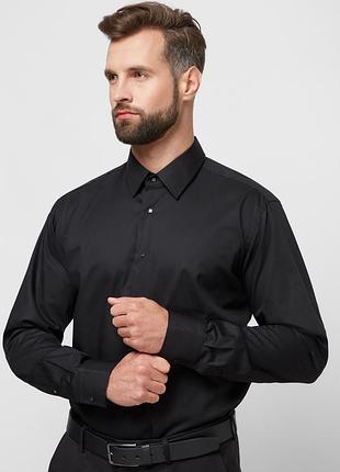 Базовая мужская рубашка на груди кармашек.