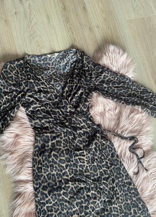 Леопардова трендова сукня на запах міді від h&m3 фото