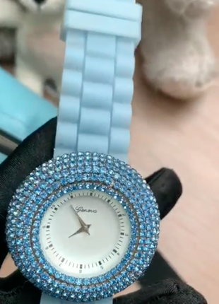 Часы со стразами swarovski