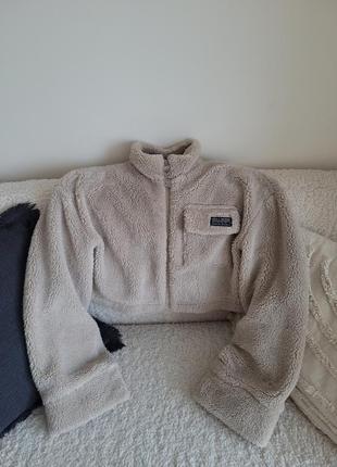 Стильна укорочена куртка шубка з накладною кишенею bershka