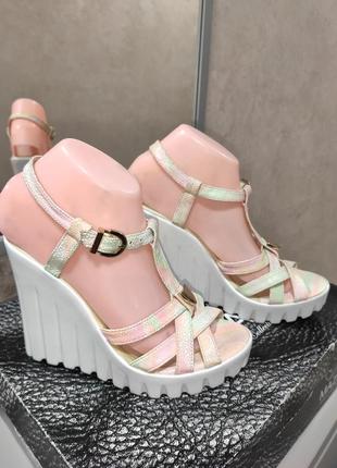 Босоножки женские на танкетке, кожа