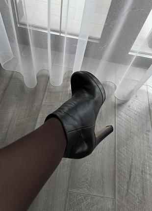 Ботинки женские на каблуке кожаные черные, 36 размер3 фото