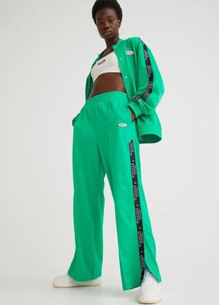 H&m широкие спортивные штаны на кнопках сбоку. коллаборация nofear и h&m