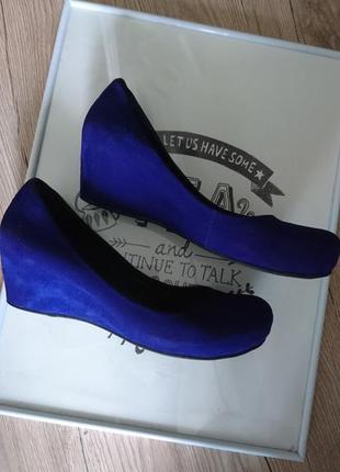 Cтильные яркие сине-фиолетовые туфли на танкетке shoes club3 фото