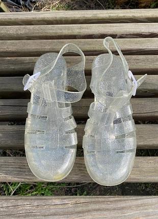 Босоніжки