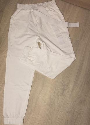 Стильные брюки zara