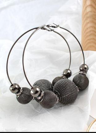 Серьги круглые кольца конго с шармами бусинами сетка темно серые1 фото