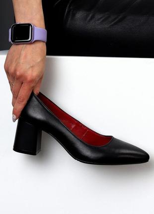 Класичні шкіряні жіночі туфлі натуральна шкіра звужений носок середній каблук