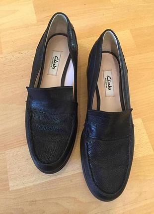 Шкіряні туфлі мокасини clarks