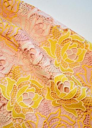Нежное  платье с цветочными кружевными аппликациями и красивой спинкой4 фото