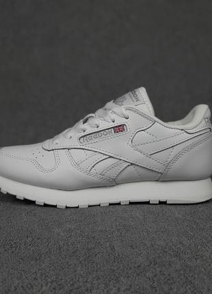 Кроссовки женские reebok classic кожаные повседневные практичные кросы в стиле рибок для занятия спортом белые6 фото