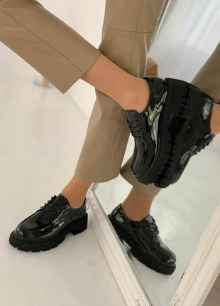 Туфли женские черные на невысоком каблуке натуральная лаковая кожа8 фото