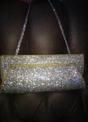 Незрівнянний клатч у стазах