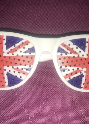Хиповые окуляри з прапором великобританії