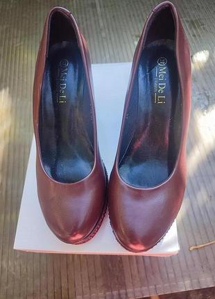 Туфлі на танкетці