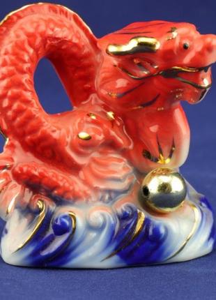 Дракон з золотою перлиною