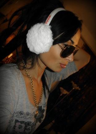 Стильные меховые белые наушки