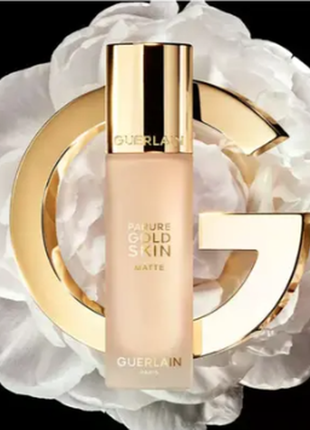 Матуючий флюїд для обличчя guerlain parure gold skin matte fluid foundation1 фото