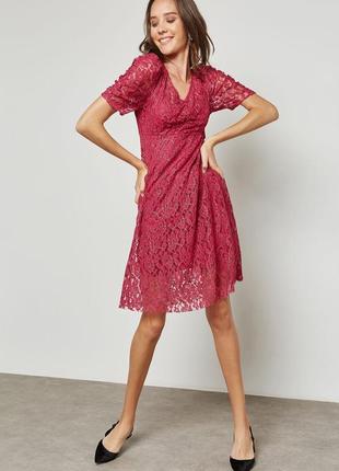 Кружевное платье mango фуксия розовое м