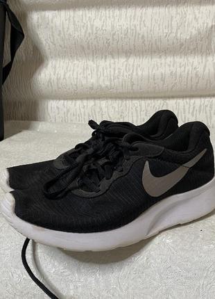 Спортивные кроссовки nike tanjun2 фото