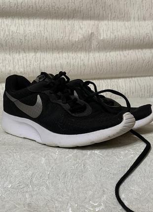 Спортивные кроссовки nike tanjun1 фото