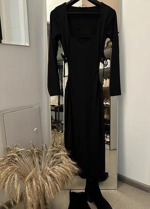 Невероятное плотное трикотажное платье от бренда zara