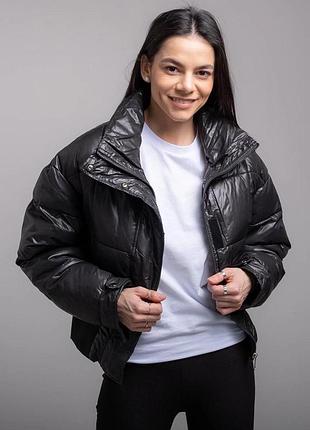 Куртка.
размеры: 42,44,46
наполнитель: холофайбер 
цвет: черный, белый, сирень, зелёный, малина