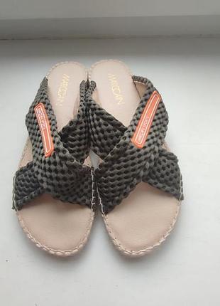 Шлепанцы марк кейн