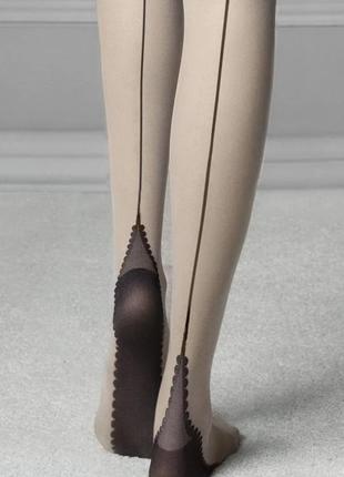 Матовое колготки декорированы швом - стрелкой сзади по всей длине ноги