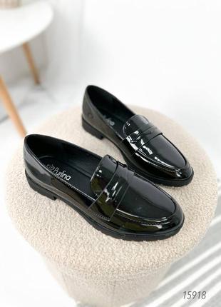 Чорні лаковані стильні туфлі - лофери9 фото
