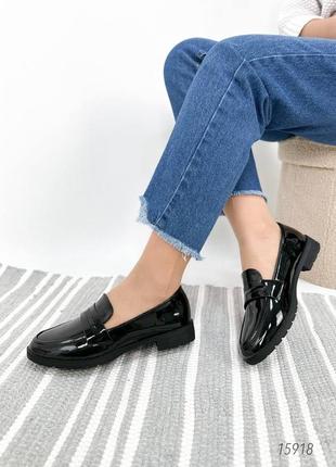 Чорні лаковані стильні туфлі - лофери5 фото