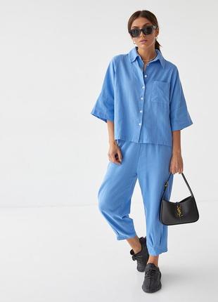 Летний костюм с рубашкой и укороченными брюками