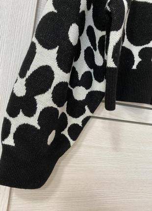 Новый оригинальный черно-белый свитер в цветочный принт h&amp;m2 фото