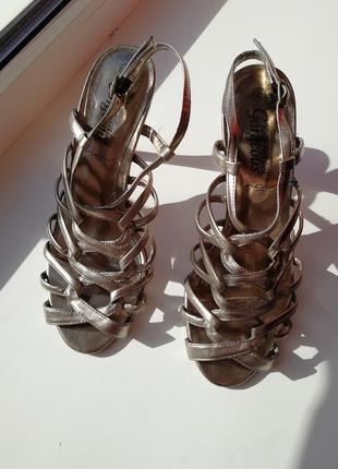 🌹 сріблясті босоніжки з тонкими ремінцями🌹золотисто - срібні туфлі2 фото