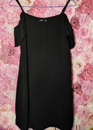 Платье черное bershka