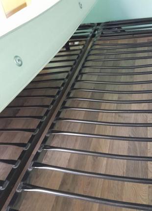 Двухэтажная кровать железная