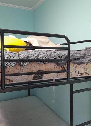 Двухэтажная кровать железная