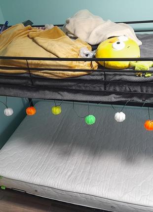 Двухэтажная кровать железная