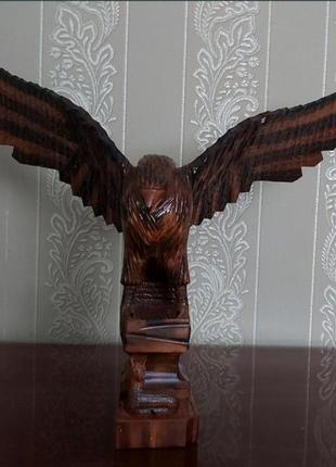 Різьблений дерев'яний орел ручної роботи