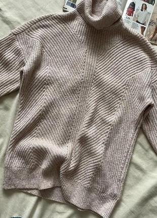 Подовжений  пудровий светр під шию yessica1 фото