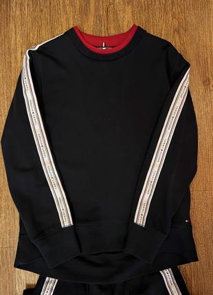 Продам костюм tommy hilfiger