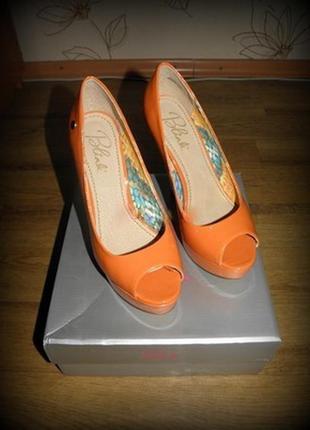 Эффектные оранжевы туфельки с открытым пальчиком2 фото