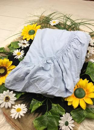 Блакитний наматрацник у ліжечко