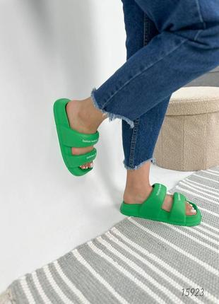 Зеленые пенные резиновые дутые шлепанцы шлепки на толстой подошве пена резина