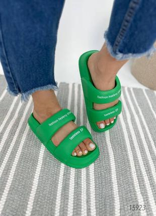 Зеленые пенные резиновые дутые шлепанцы шлепки на толстой подошве пена резина